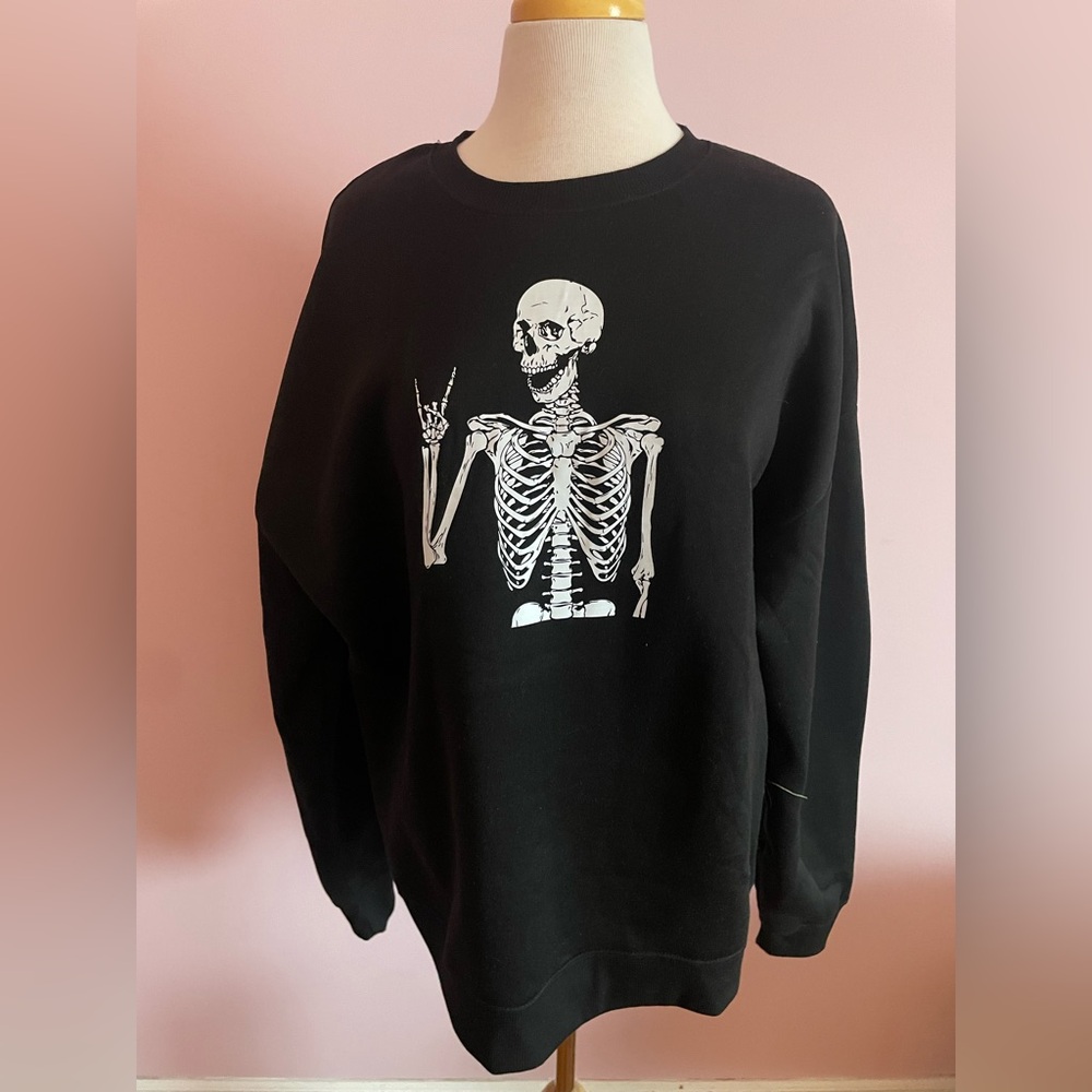 Black Skeleton Graphic Sweatshirt